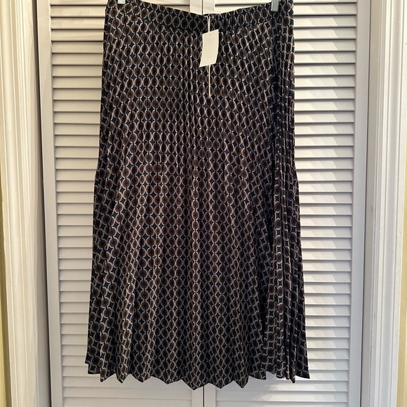 Elegant Max Studio Green and Brown Patterned Skirt - Picture 8 of 8